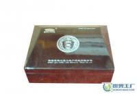 精品工藝紅木禮盒+雕刻+貼金箔紙[供應(yīng)]_竹木包裝制品_世界工廠網(wǎng)中國(guó)產(chǎn)品信息庫(kù)